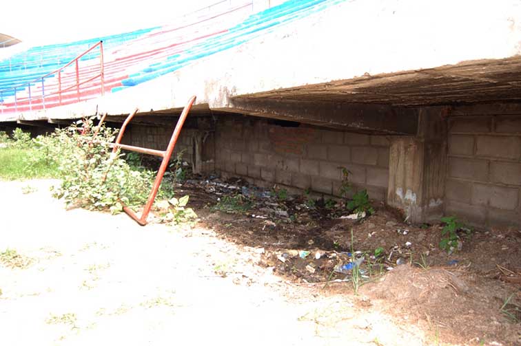 En estas condiciones se encuentran las instalaciones del estadio Eduardo Santos.